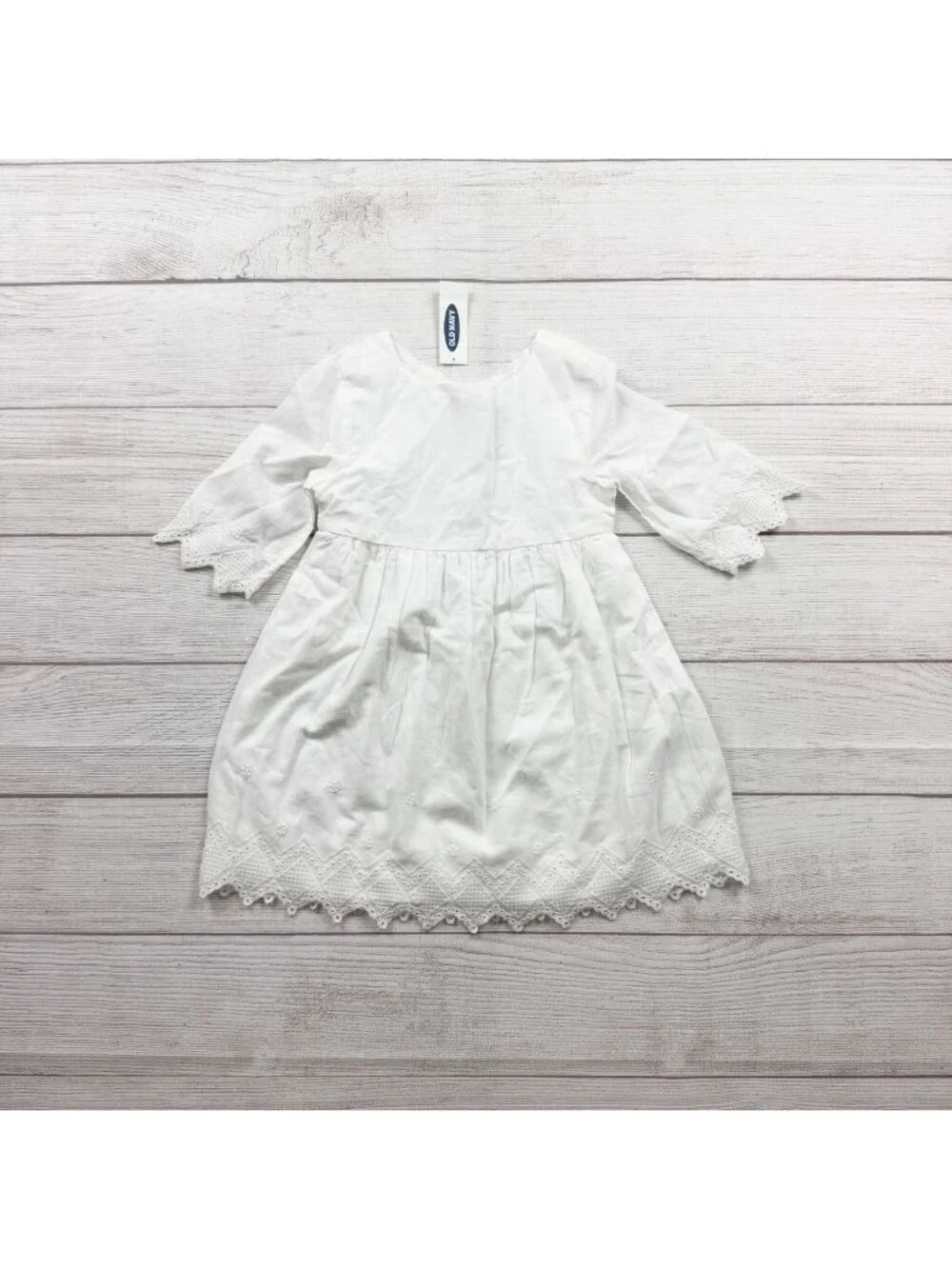Old Navy Girls White Broderie Anglaise Bell Sleeve Dress NWT 2T